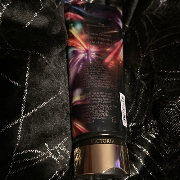 ⭐️4/$20⭐️ Victoria’s Secret - Picture 3 of 4